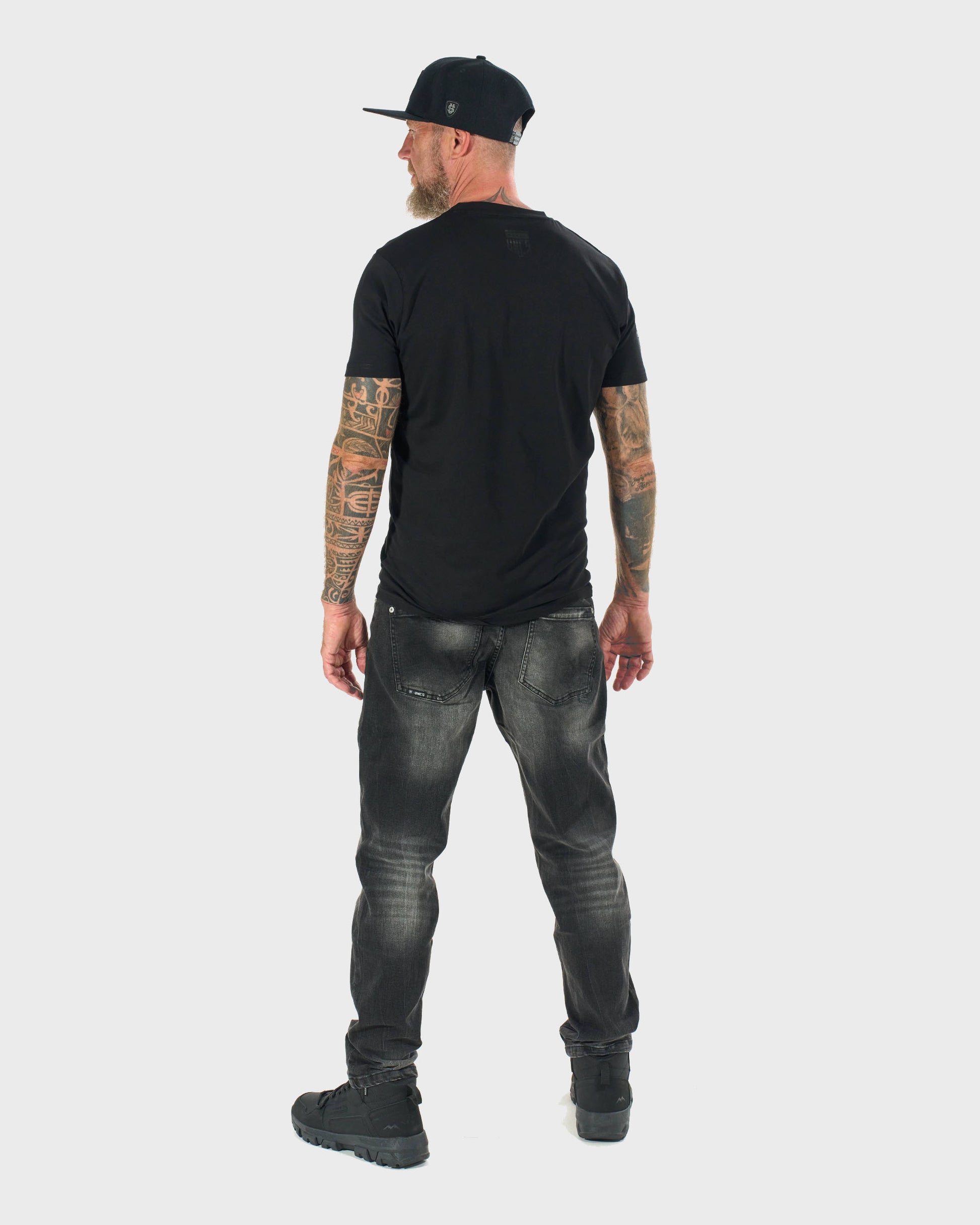 ALVARO Men's T-Shirt BLACK