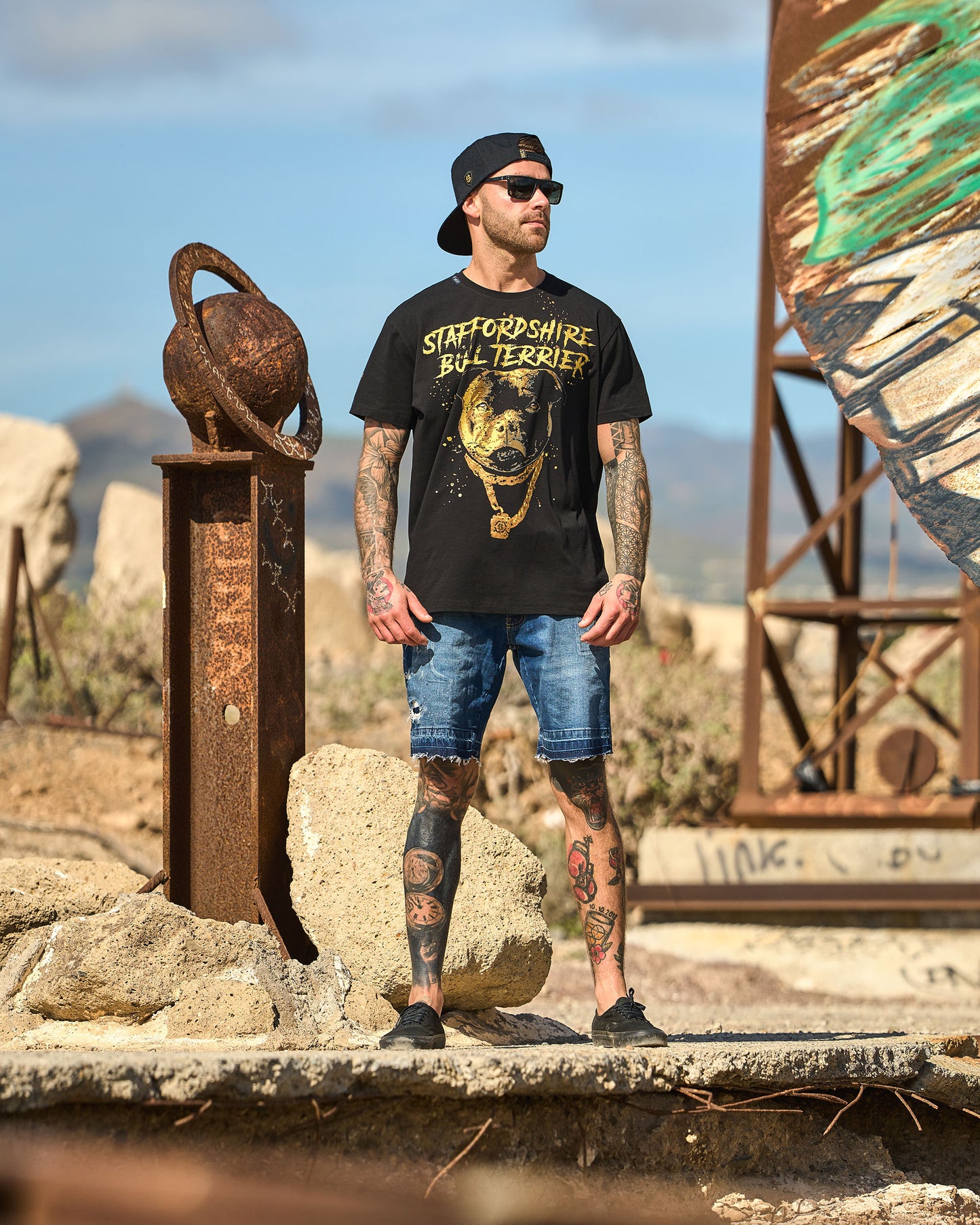 BULL TERRIER III Men's T-Shirt BLACK/GOLD