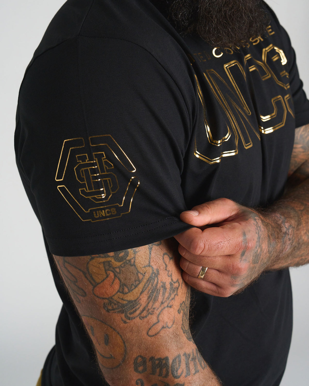 UNLIMITED V Men's T-Shirt BLACK/GOLD