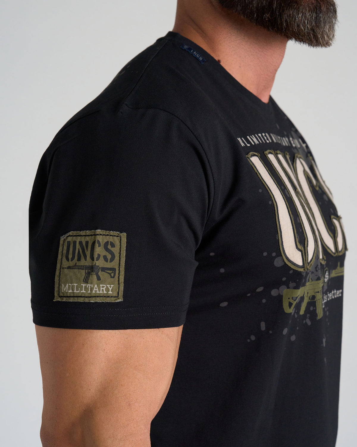 GUNS Men's T-Shirt BLACK