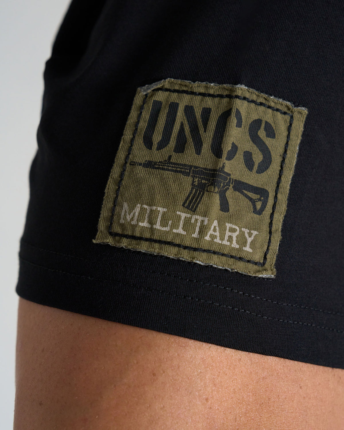 GUNS Men's T-Shirt BLACK