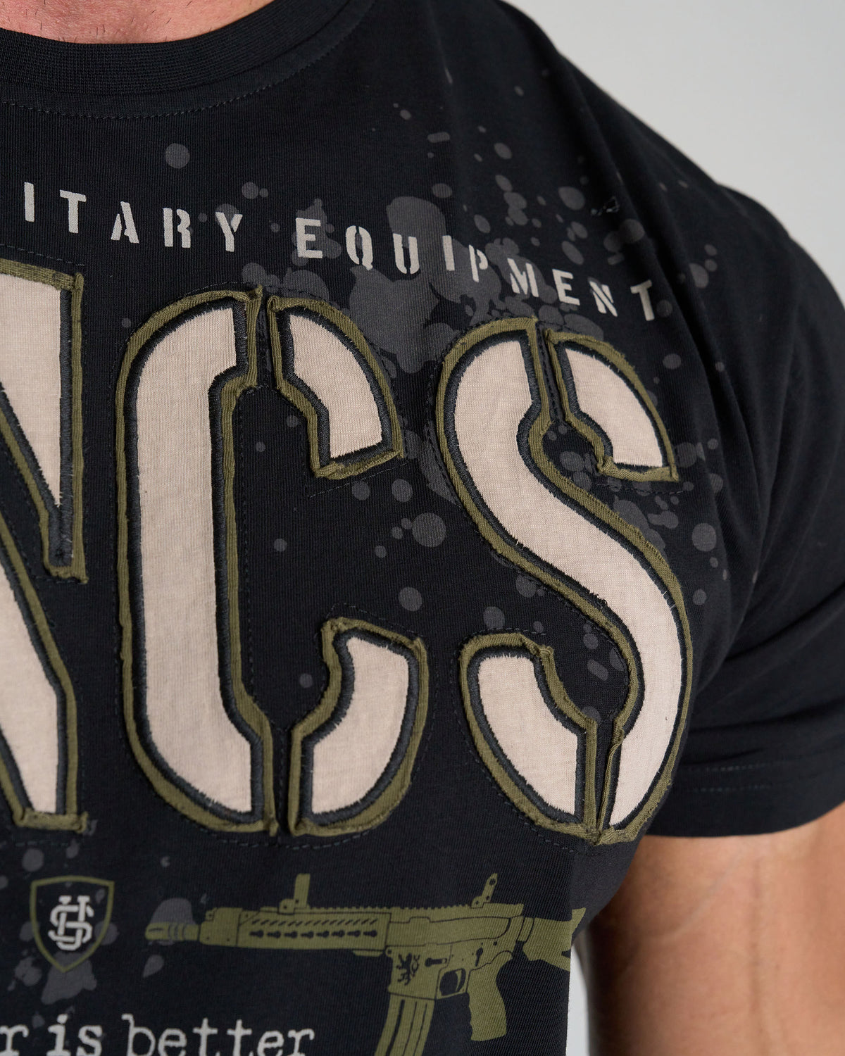 GUNS Men's T-Shirt BLACK
