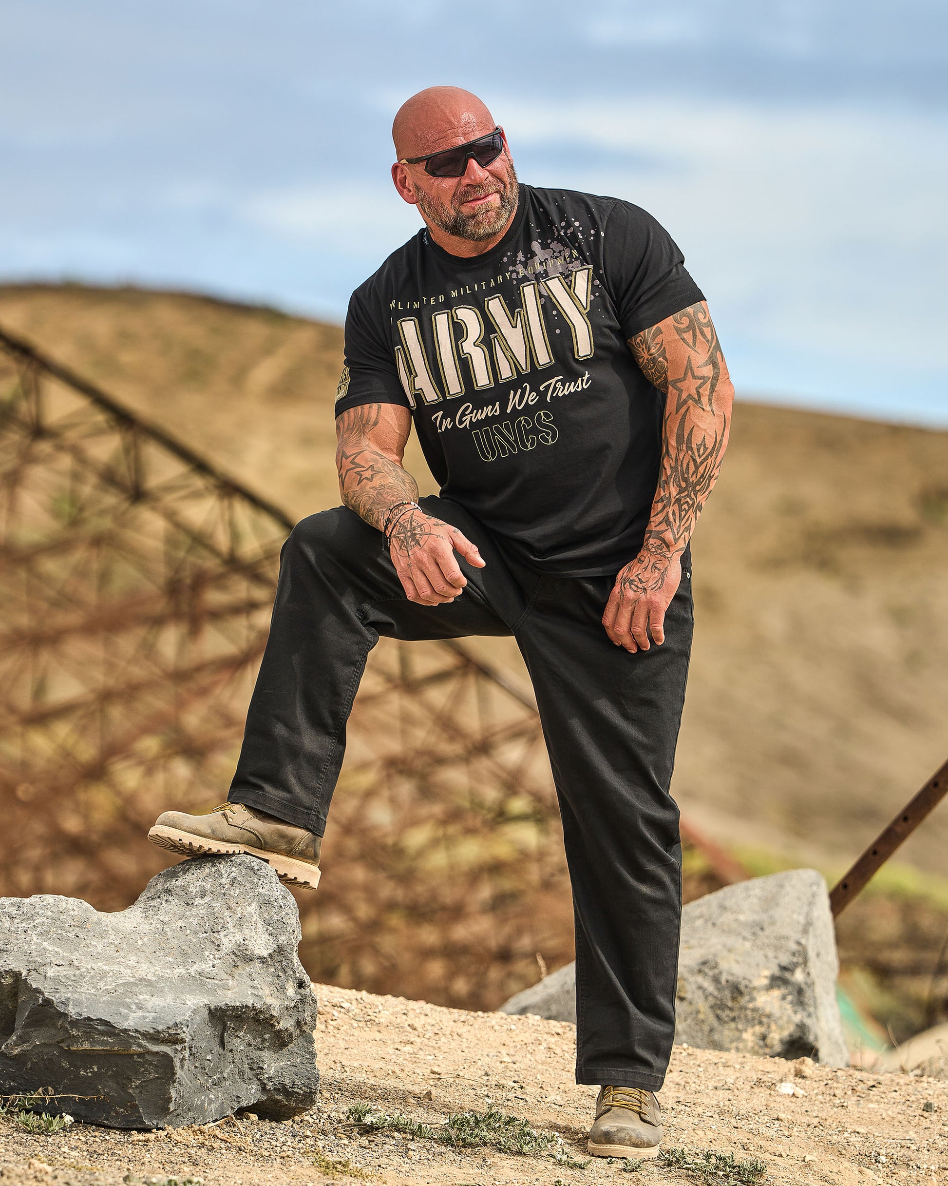 GUNS II Men's T-Shirt BLACK