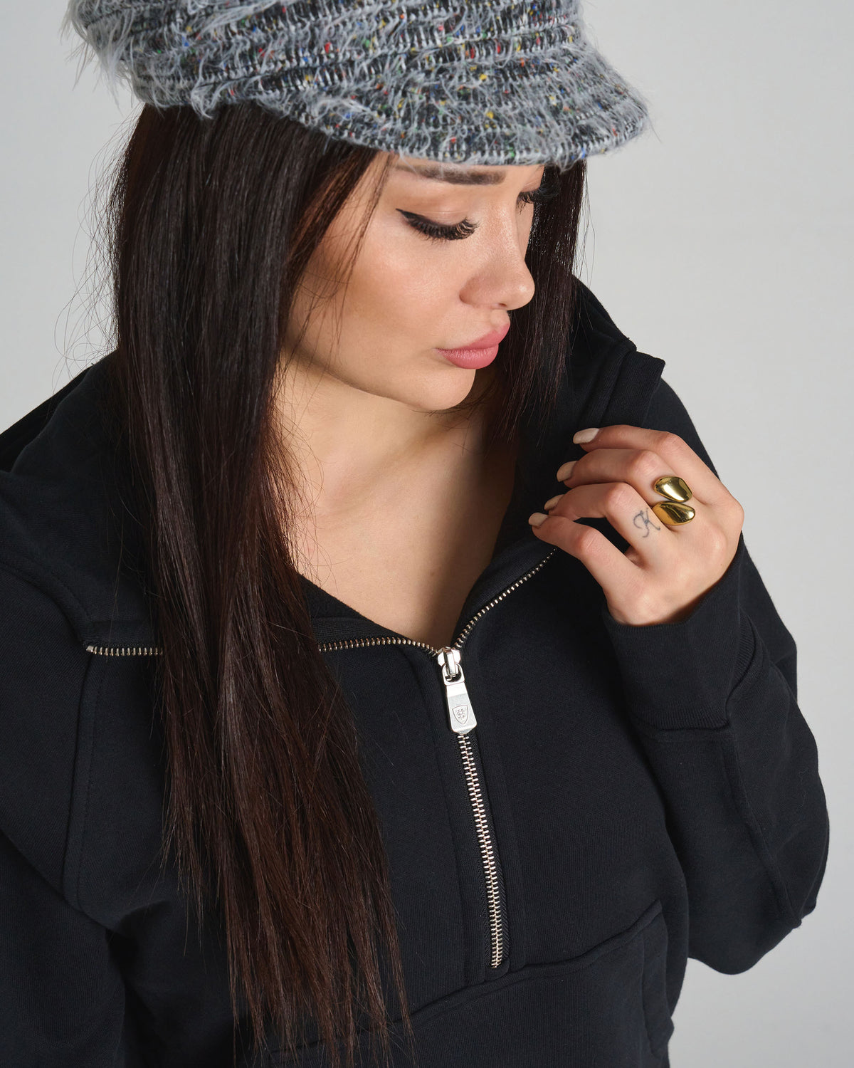 AMANDA Women's Sweatshirt BLACK